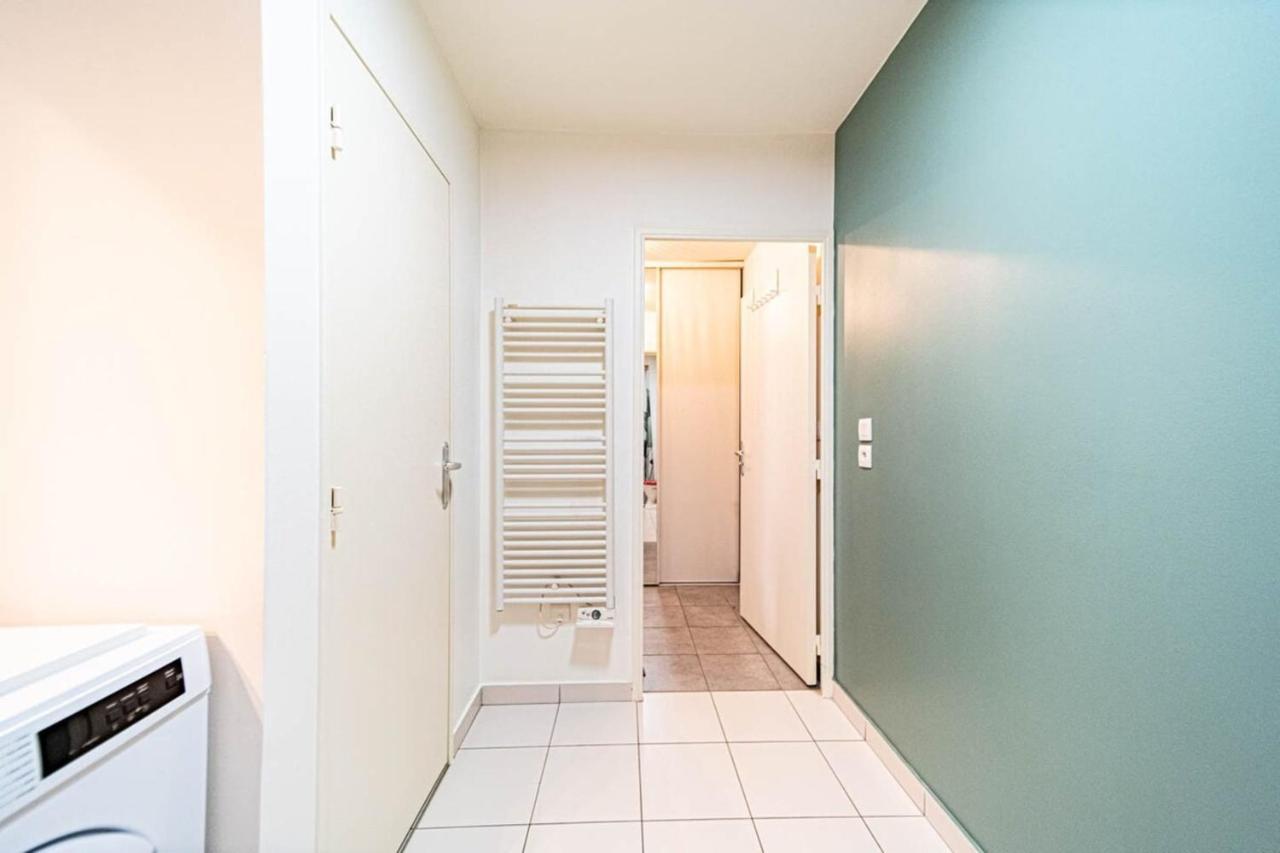 Le Petit Montel- Studio Avec Garage-Metro Valmy Lião Exterior foto