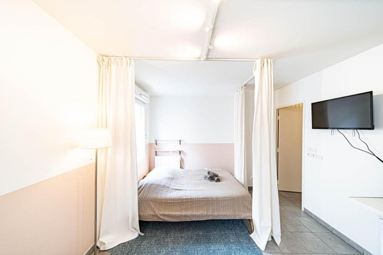 Le Petit Montel- Studio Avec Garage-Metro Valmy Lião Exterior foto