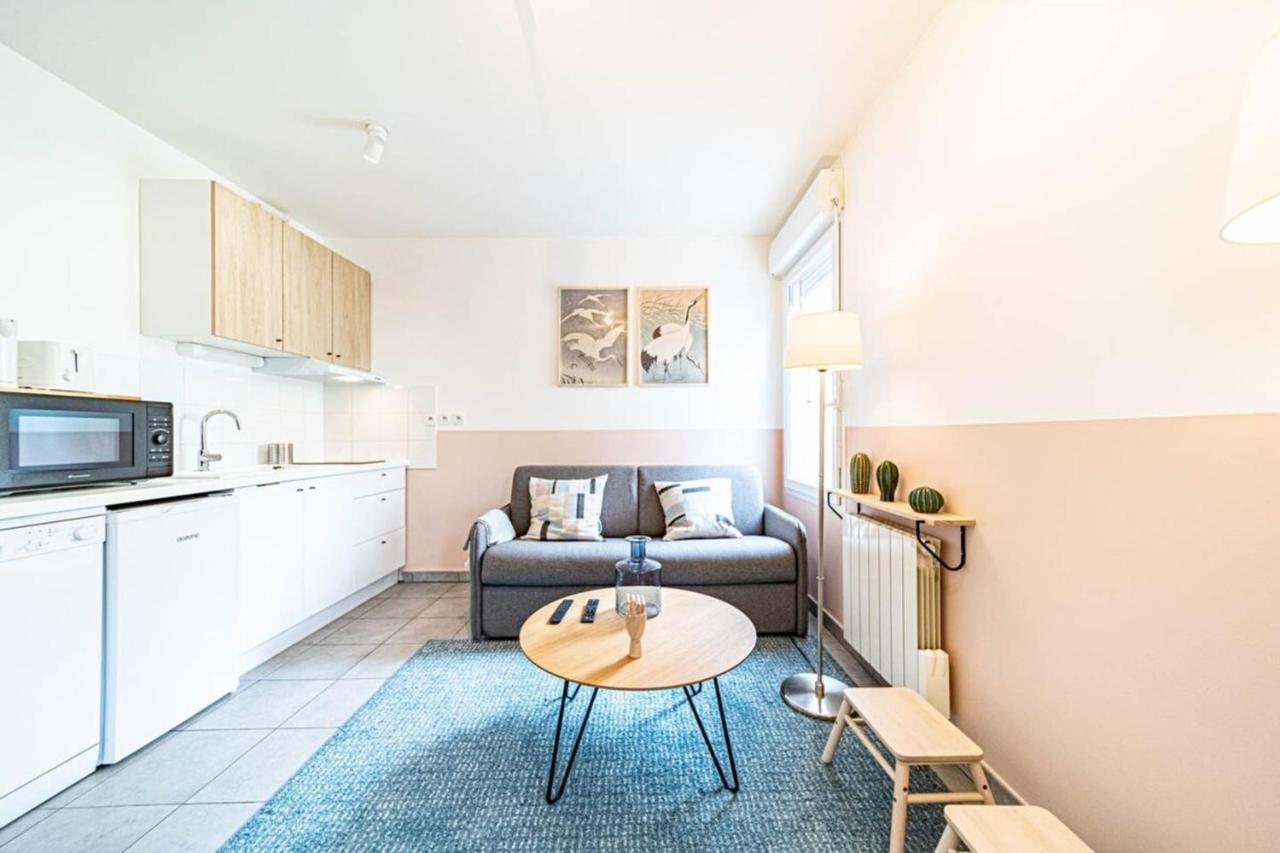 Le Petit Montel- Studio Avec Garage-Metro Valmy Lião Exterior foto